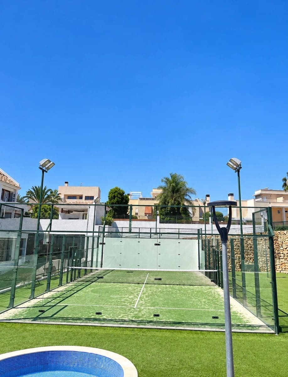 3 soverom Hus til salgs i Alicante by med svømmebasseng garasje - € 450 000 (Ref: 10070380)