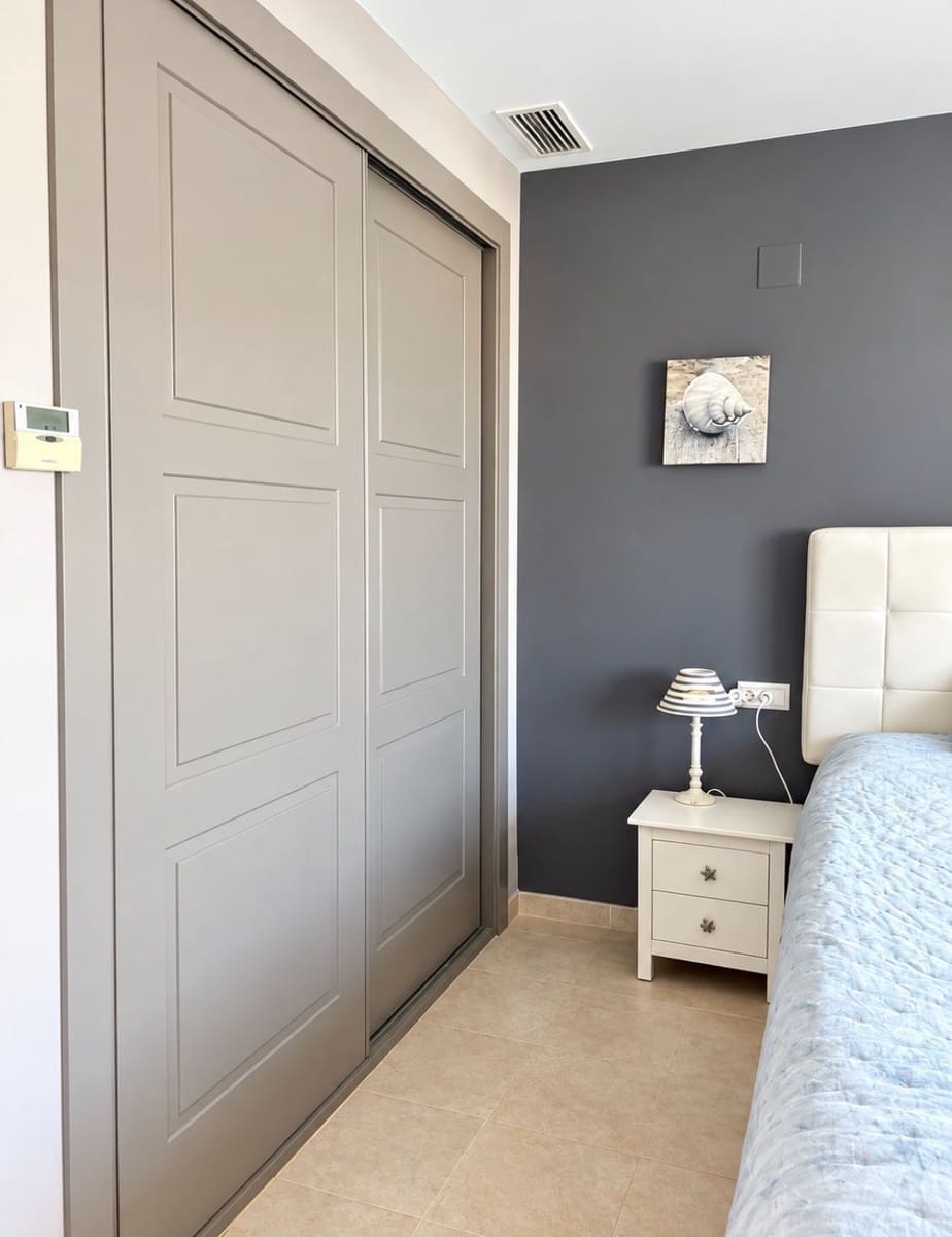 3 soverom Hus til salgs i Alicante by med svømmebasseng garasje - € 450 000 (Ref: 10070380)