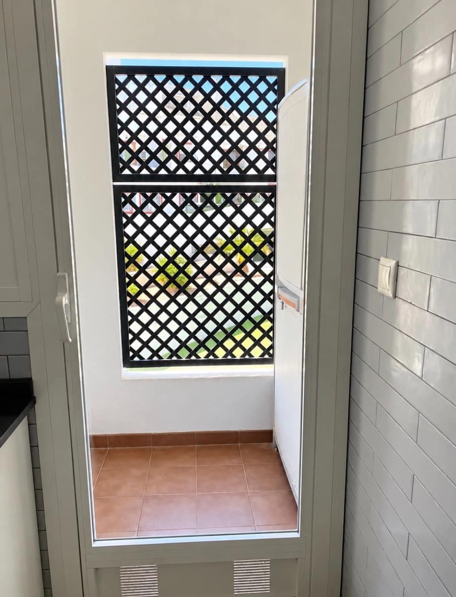 3 soverom Hus til salgs i Alicante by med svømmebasseng garasje - € 450 000 (Ref: 10070380)