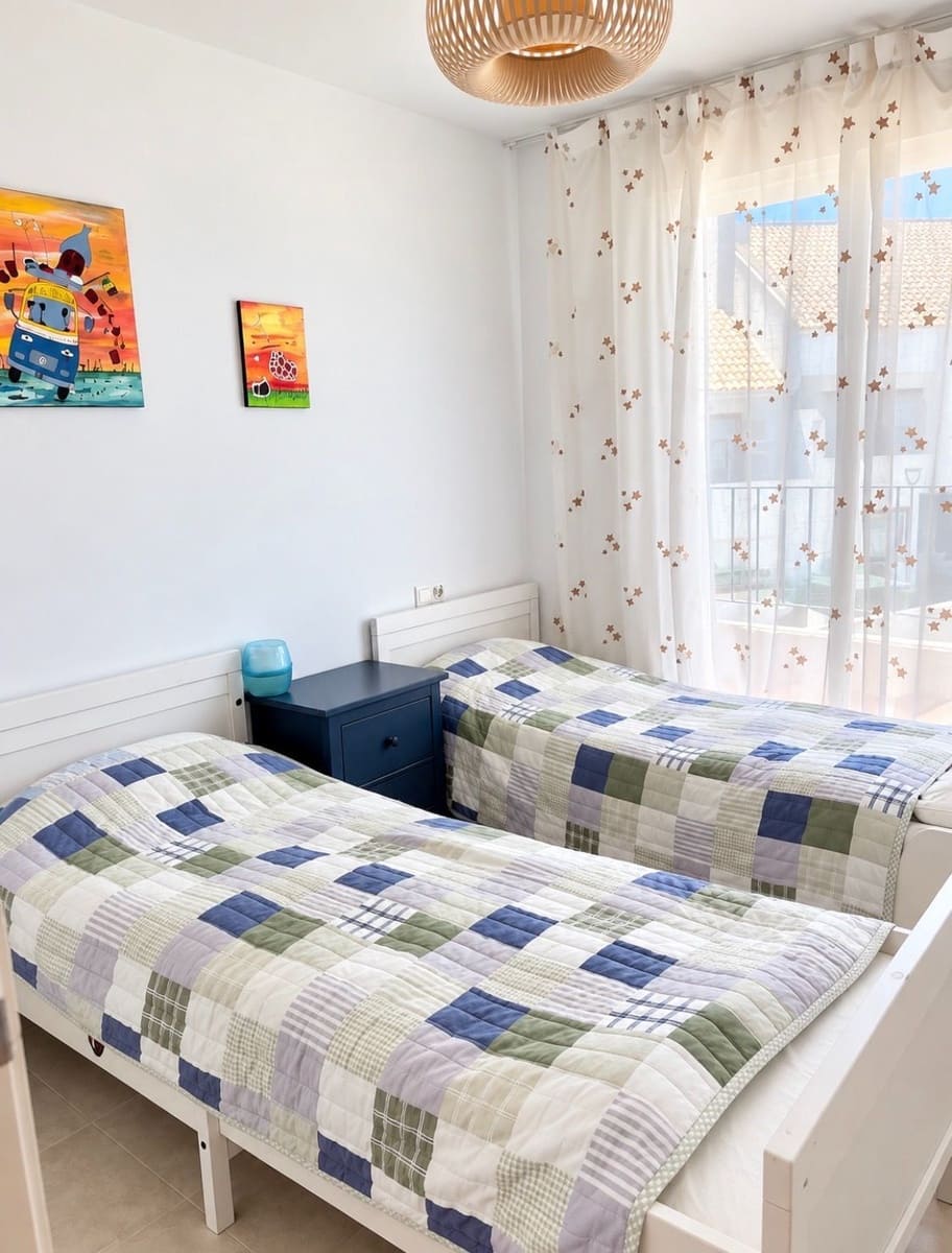 3 soverom Hus til salgs i Alicante by med svømmebasseng garasje - € 450 000 (Ref: 10070380)