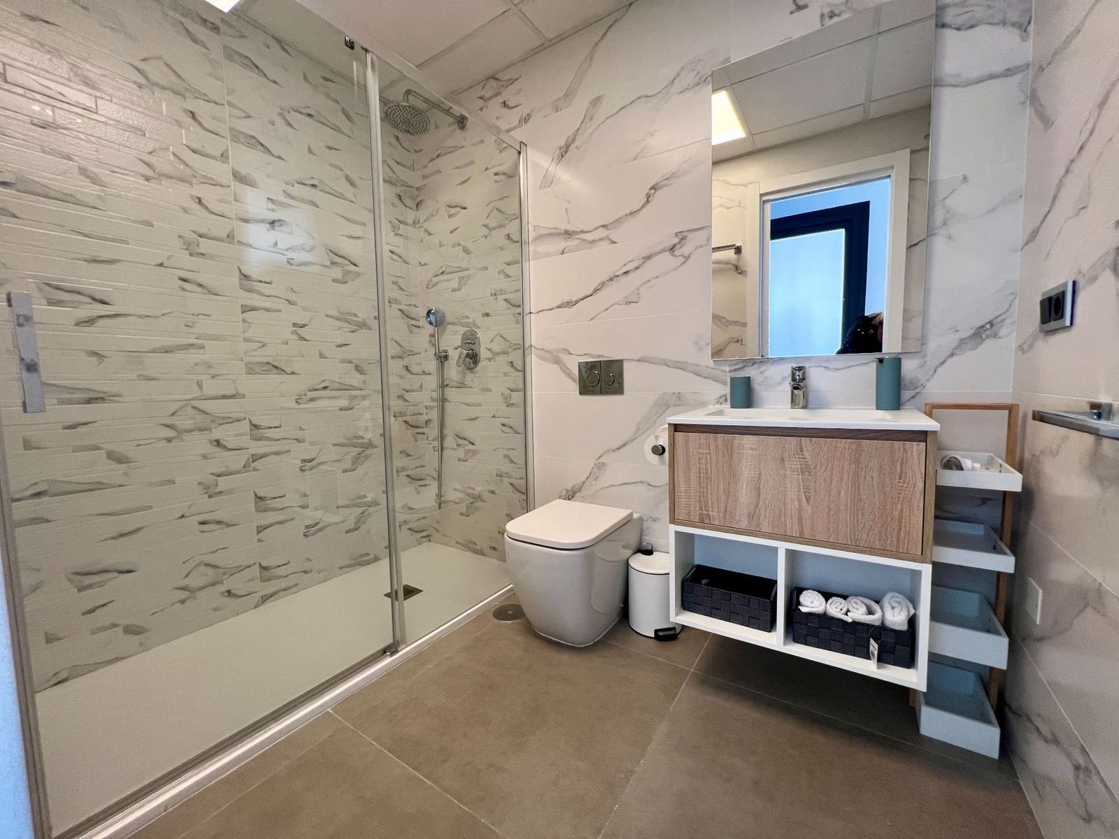 3 bedroom Apartment for rent in Benidorm with pool garage - € 3,900 (Ref: 8777409)