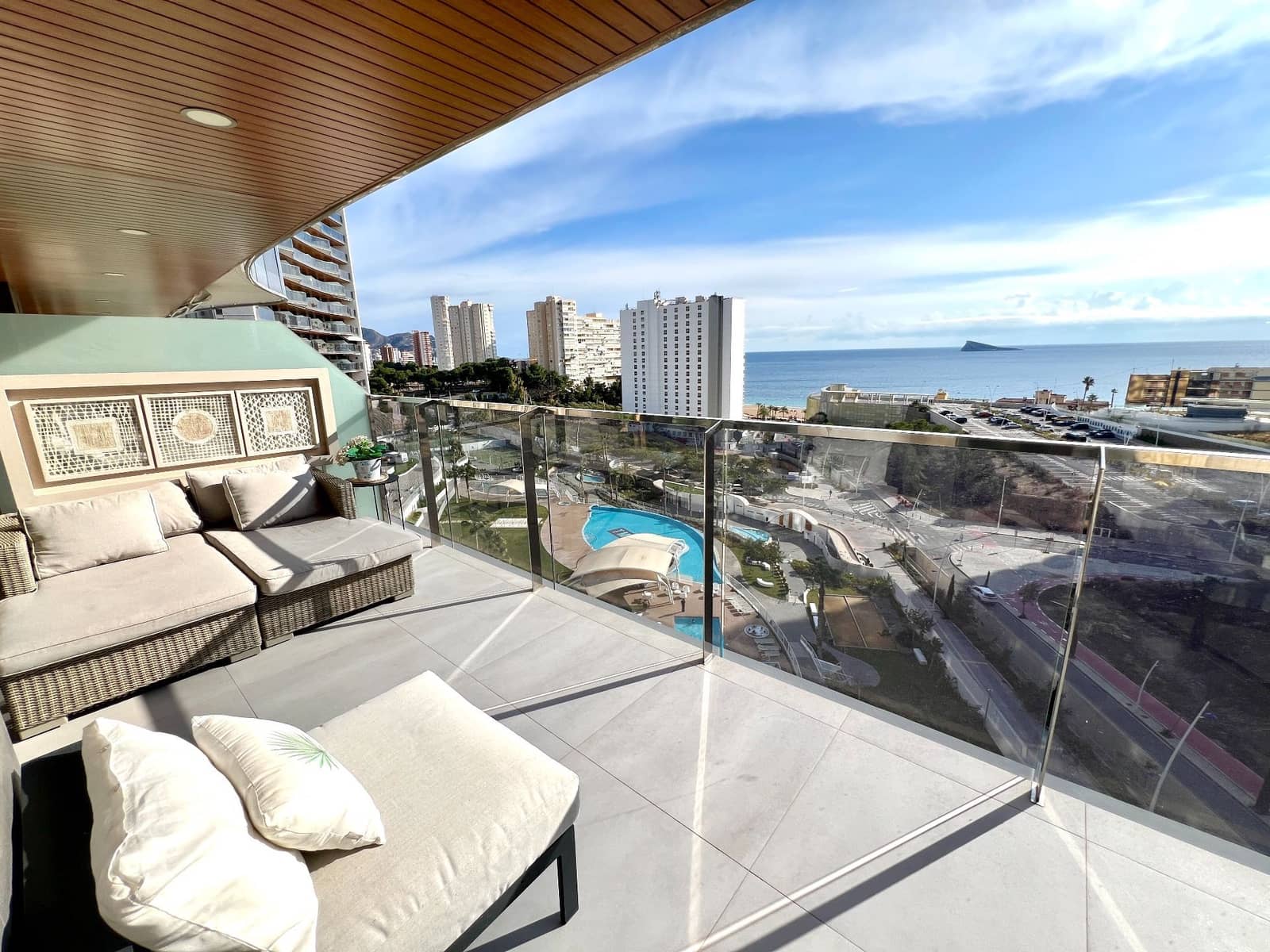 3 bedroom Apartment for rent in Benidorm with pool garage - € 3,900 (Ref: 8777409)