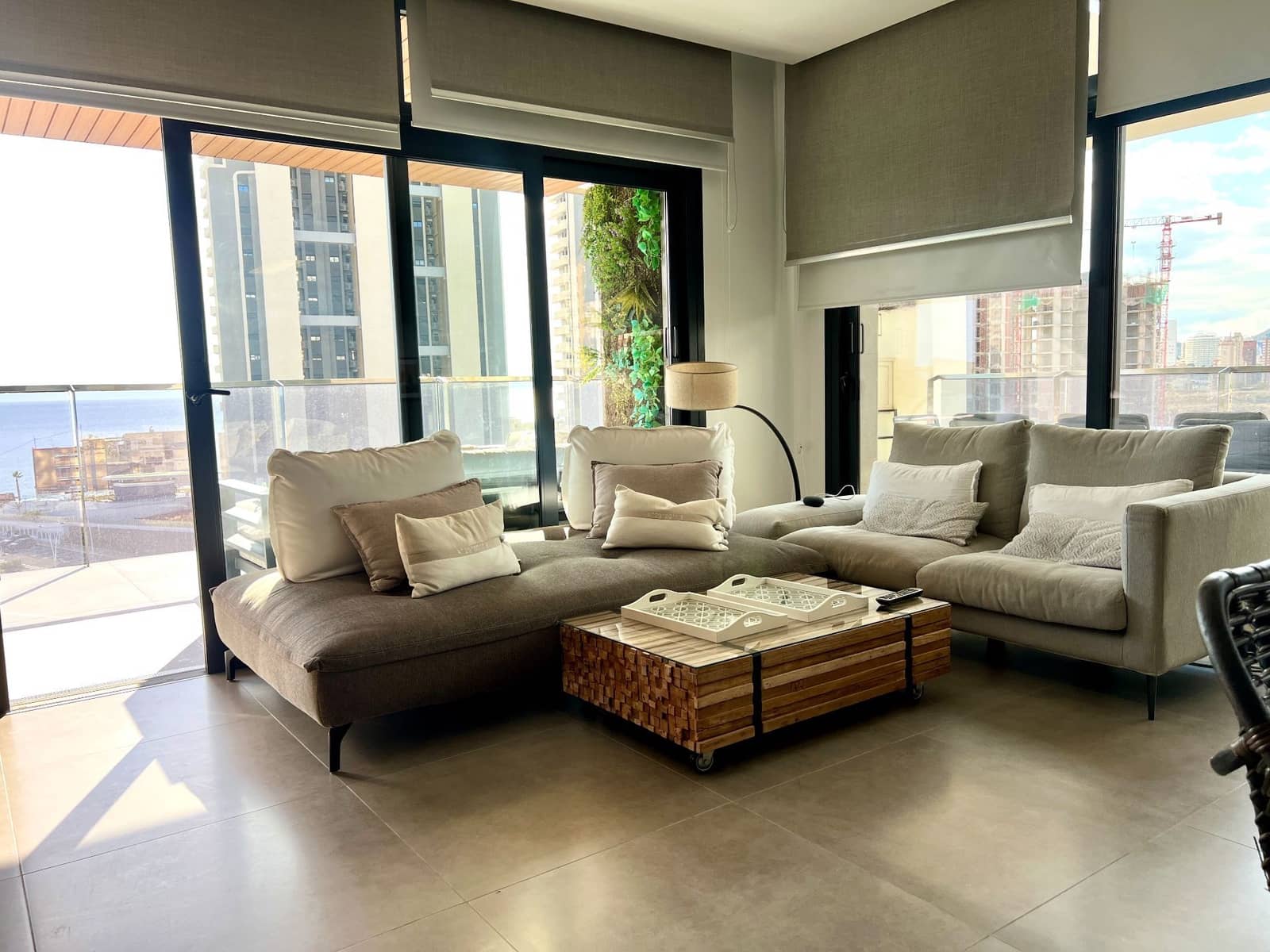 3 bedroom Apartment for rent in Benidorm with pool garage - € 3,900 (Ref: 8777409)