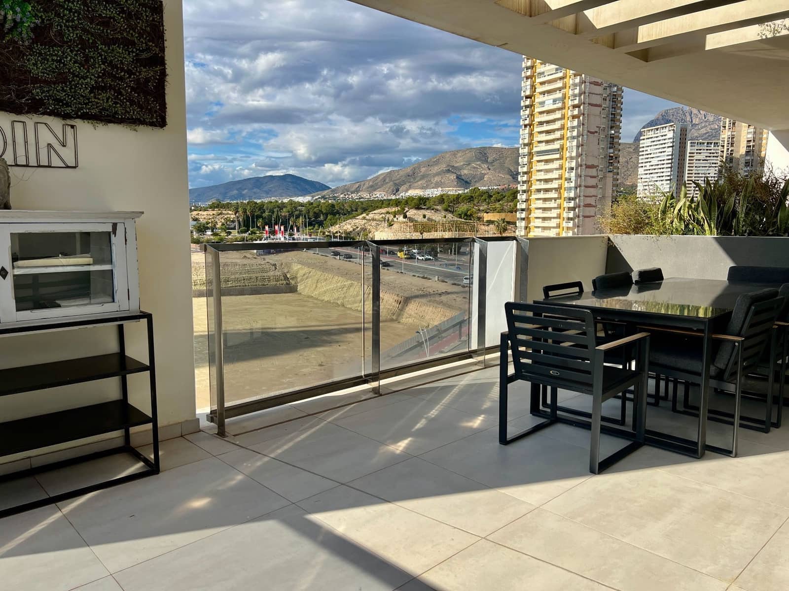 3 bedroom Apartment for rent in Benidorm with pool garage - € 3,900 (Ref: 8777409)
