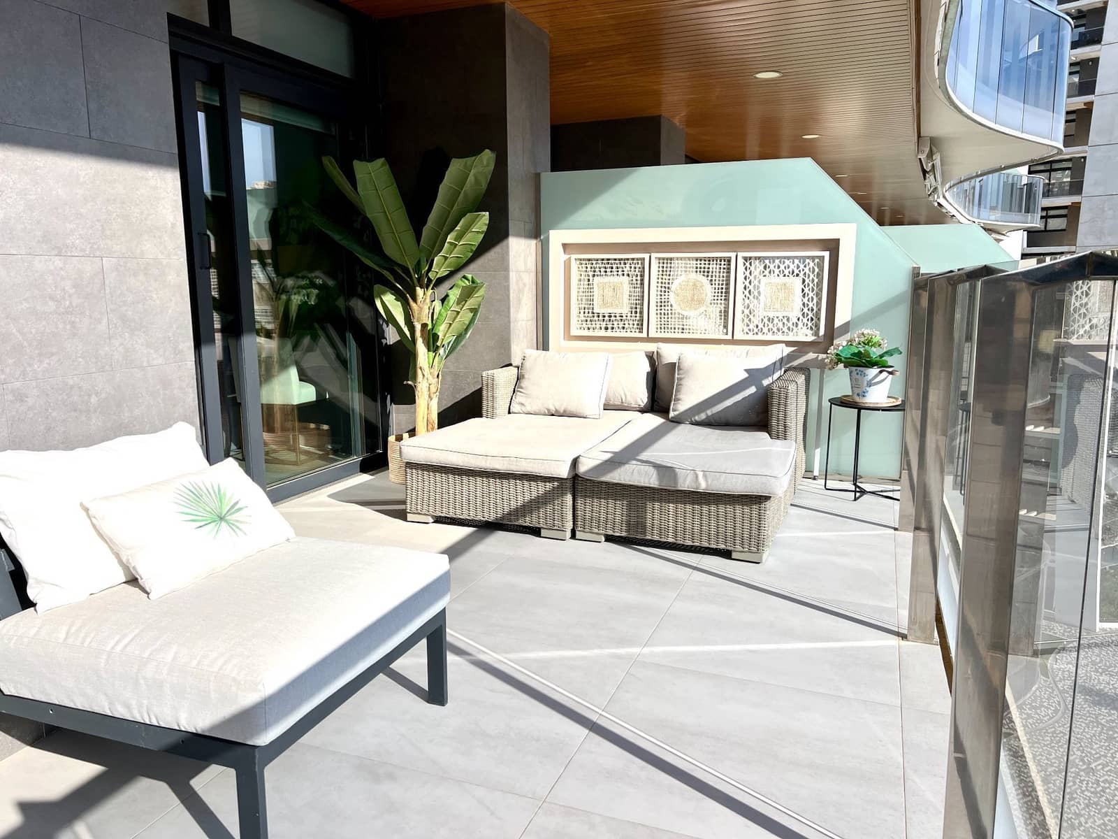 3 bedroom Apartment for rent in Benidorm with pool garage - € 3,900 (Ref: 8777409)