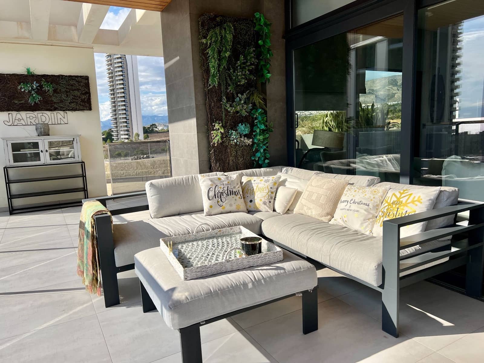 3 bedroom Apartment for rent in Benidorm with pool garage - € 3,900 (Ref: 8777409)