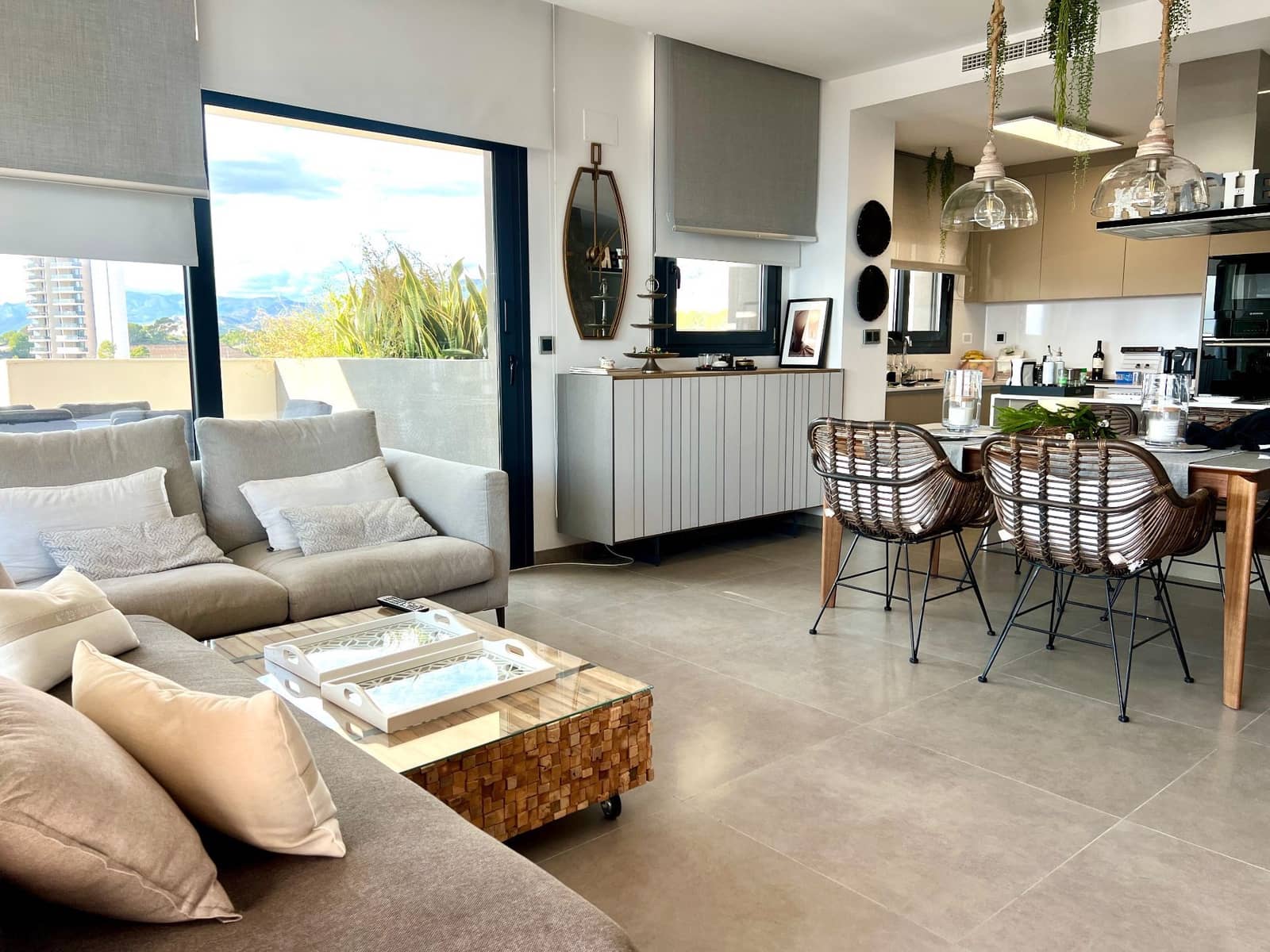 3 bedroom Apartment for rent in Benidorm with pool garage - € 3,900 (Ref: 8777409)