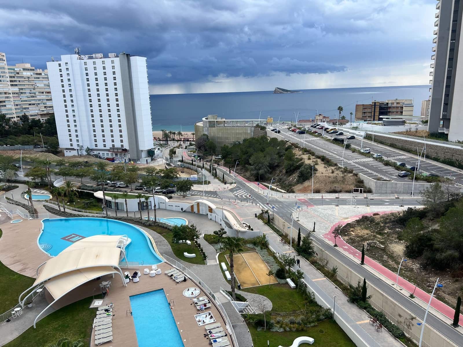 3 bedroom Apartment for rent in Benidorm with pool garage - € 3,900 (Ref: 8777409)