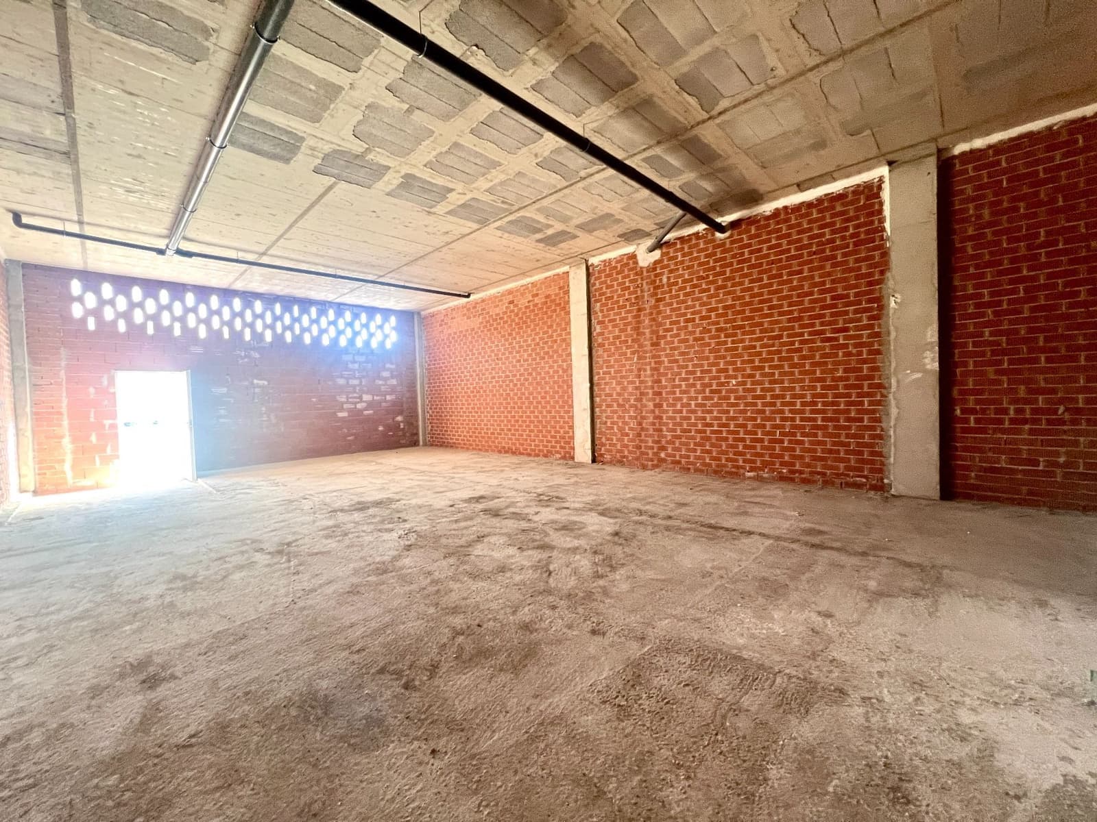 Erhverv til leje i Alicante by med garage - € 975 (Ref: 8777410)