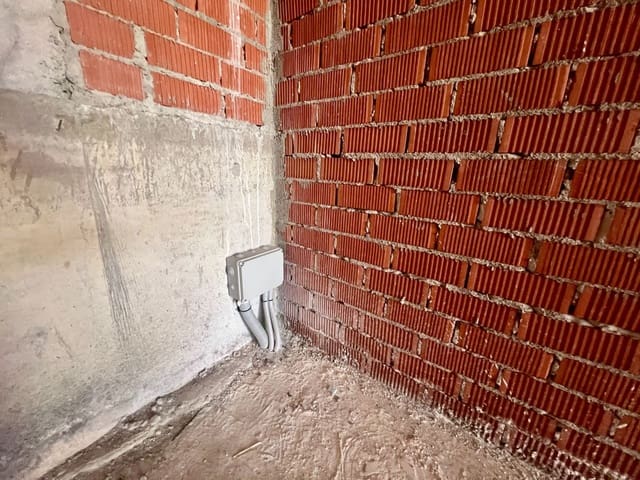 Erhverv til leje i Alicante by med garage - € 975 (Ref: 8777410)