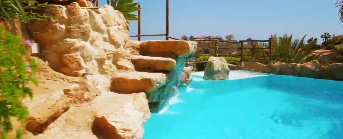 9 bedroom Villa for sale in El Campello with pool garage - € 1,800,000 (Ref: 8777417)