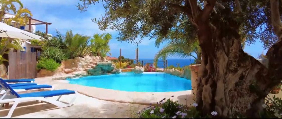 9 bedroom Villa for sale in El Campello with pool garage - € 1,800,000 (Ref: 8777417)