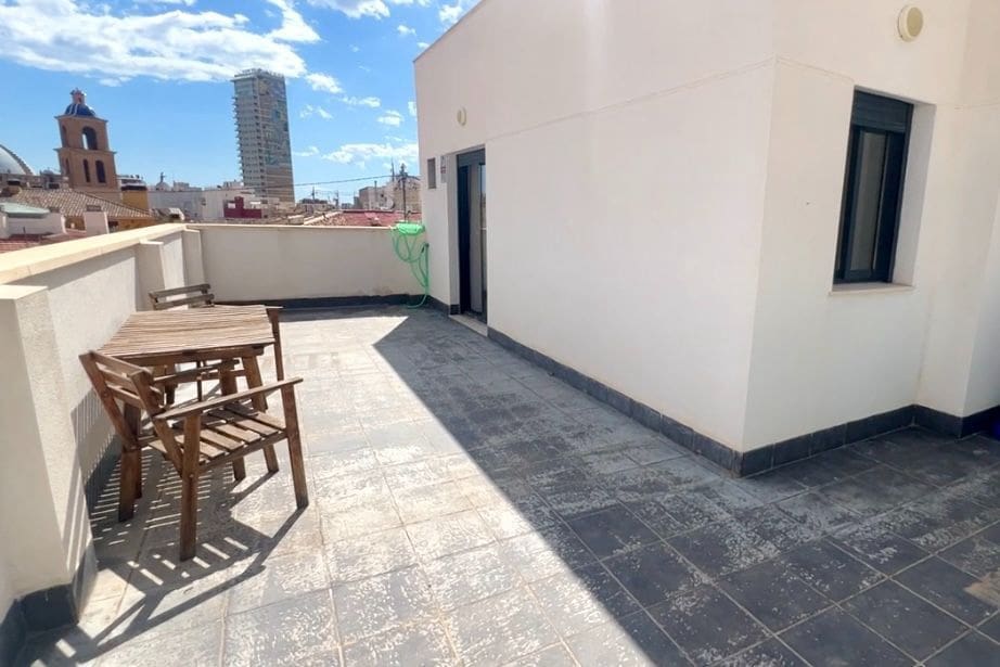 Maison de Ville de 1 chambre à louer à Alicante ville - 1 000 € (Ref: 8777781)