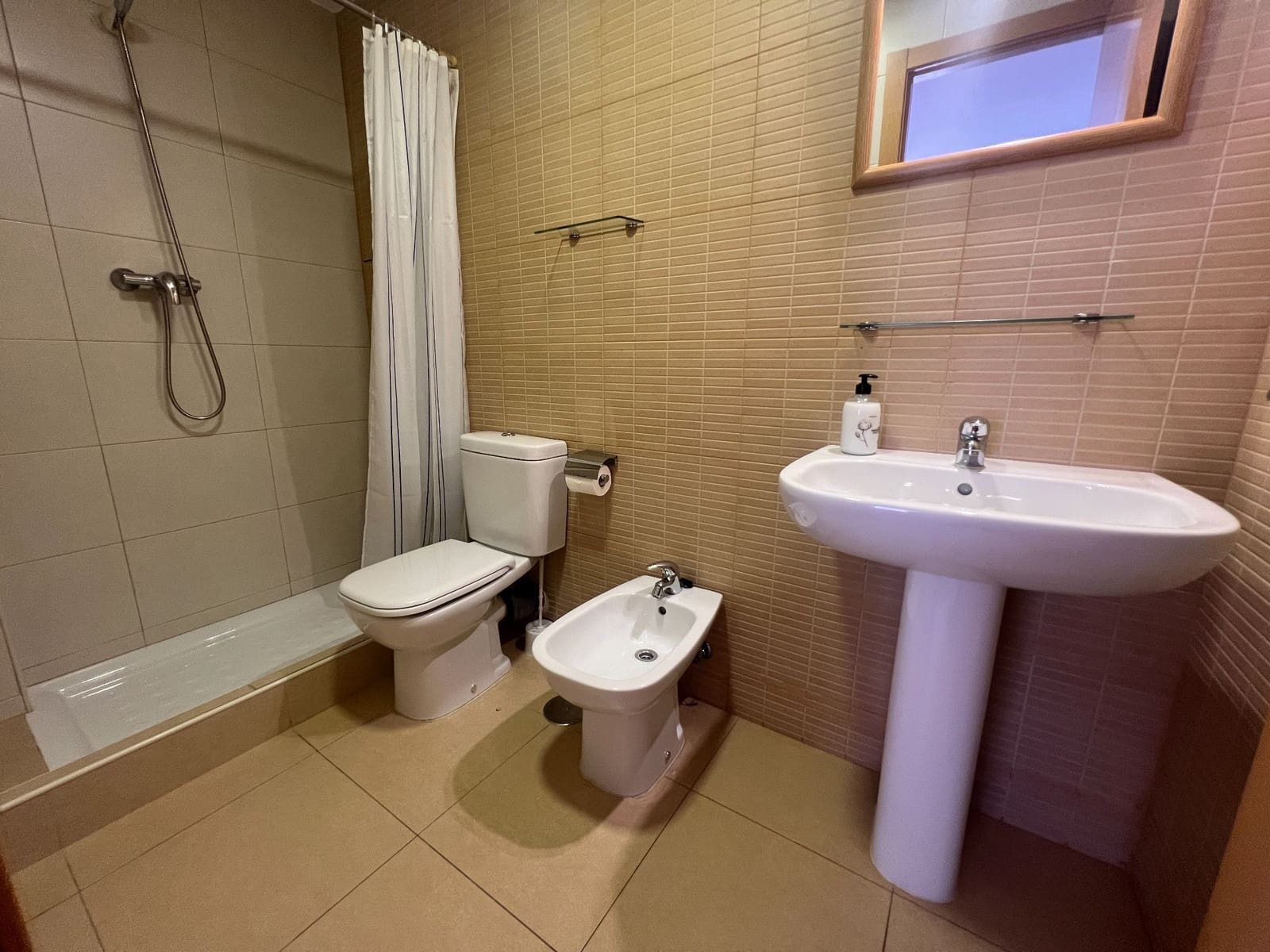 Maison de Ville de 1 chambre à louer à Alicante ville - 1 000 € (Ref: 8777781)