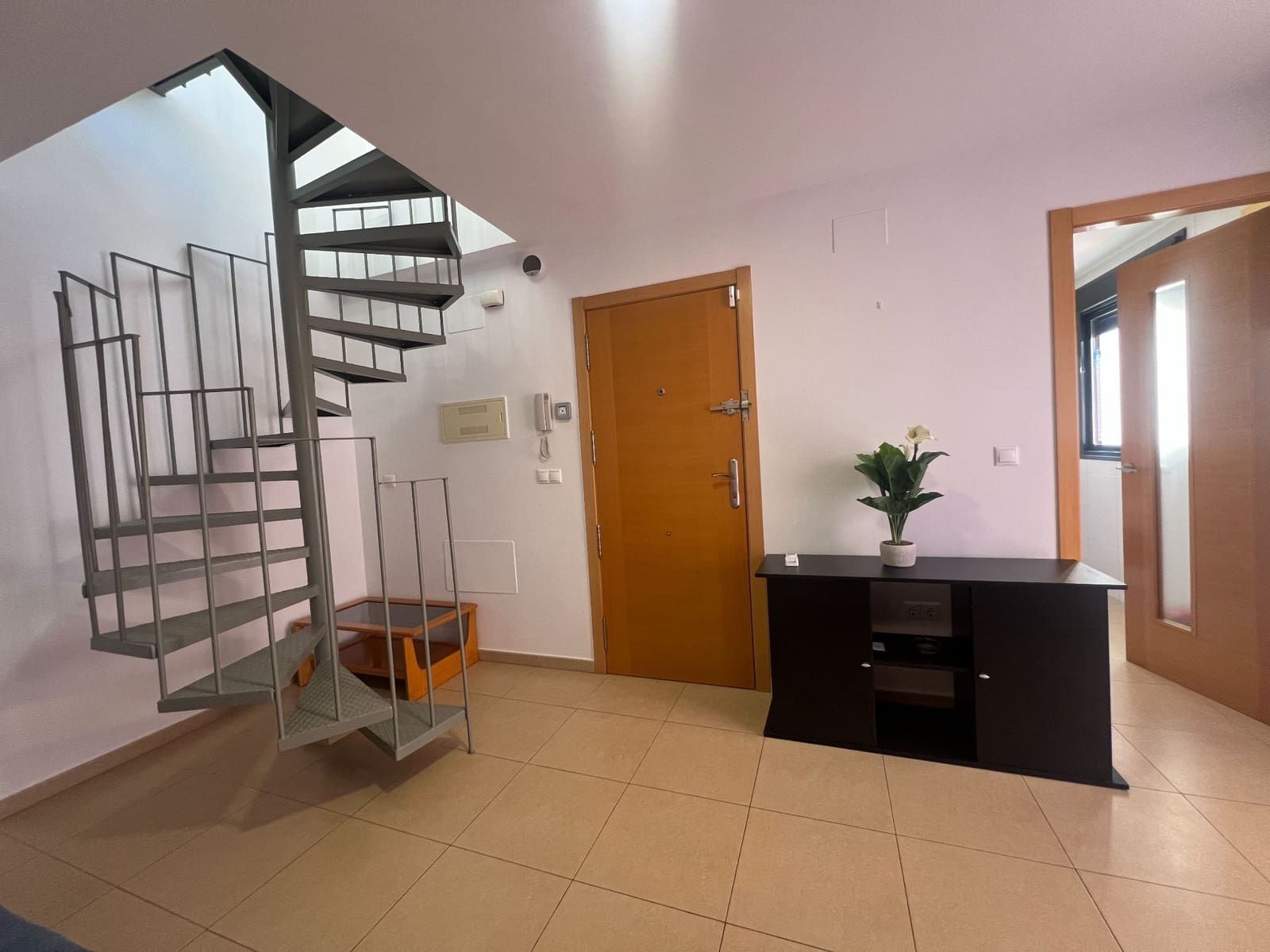 Maison de Ville de 1 chambre à louer à Alicante ville - 1 000 € (Ref: 8777781)