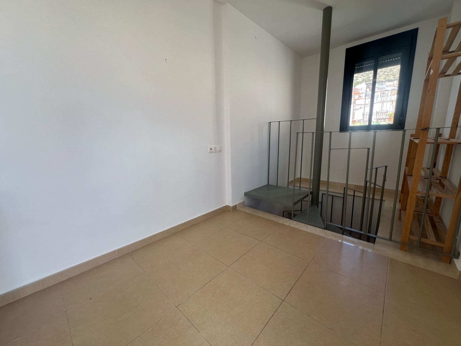 Maison de Ville de 1 chambre à louer à Alicante ville - 1 000 € (Ref: 8777781)