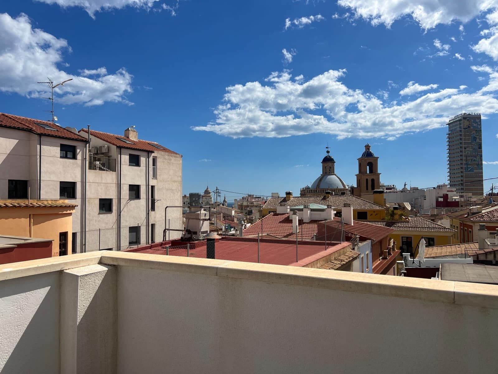 Maison de Ville de 1 chambre à louer à Alicante ville - 1 000 € (Ref: 8777781)