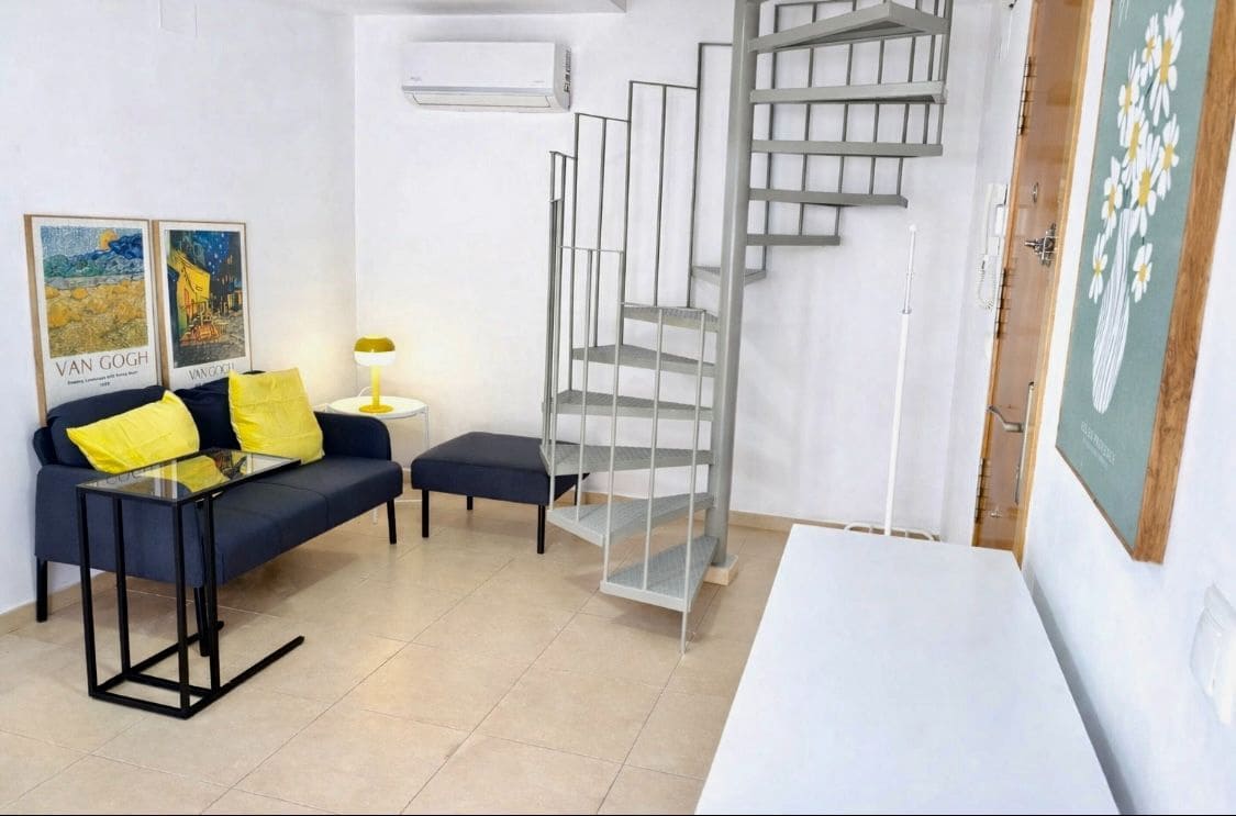 1 sovrum Hus att hyra i Alicante stad - 1 200 € (Ref: 8777781)