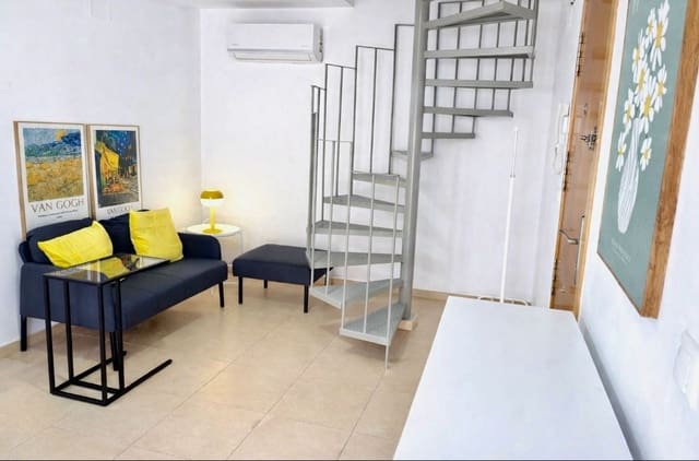 1 quarto Casa em Banda para arrendar em Casco Antiguo - Sant Cruz - Ayuntamiento, Alicante cidade - 950 € (Ref: 8777781)