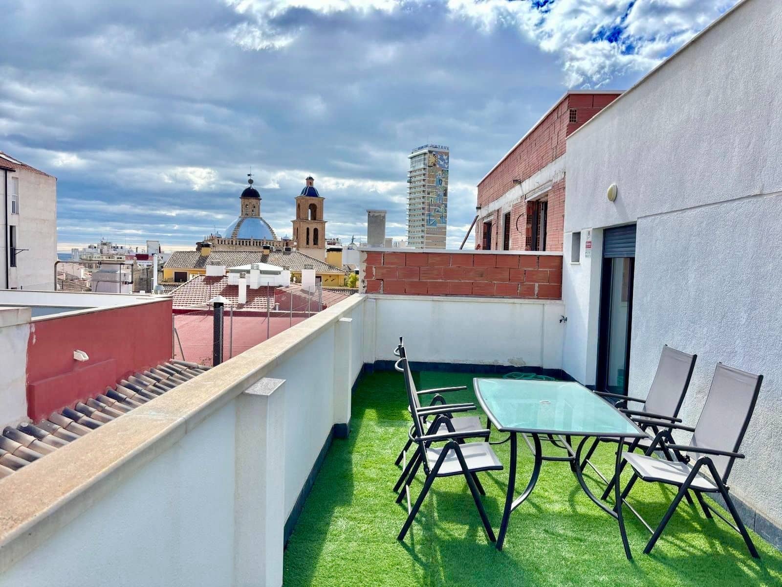 1 sovrum Hus att hyra i Alicante stad - 1 200 € (Ref: 8777781)