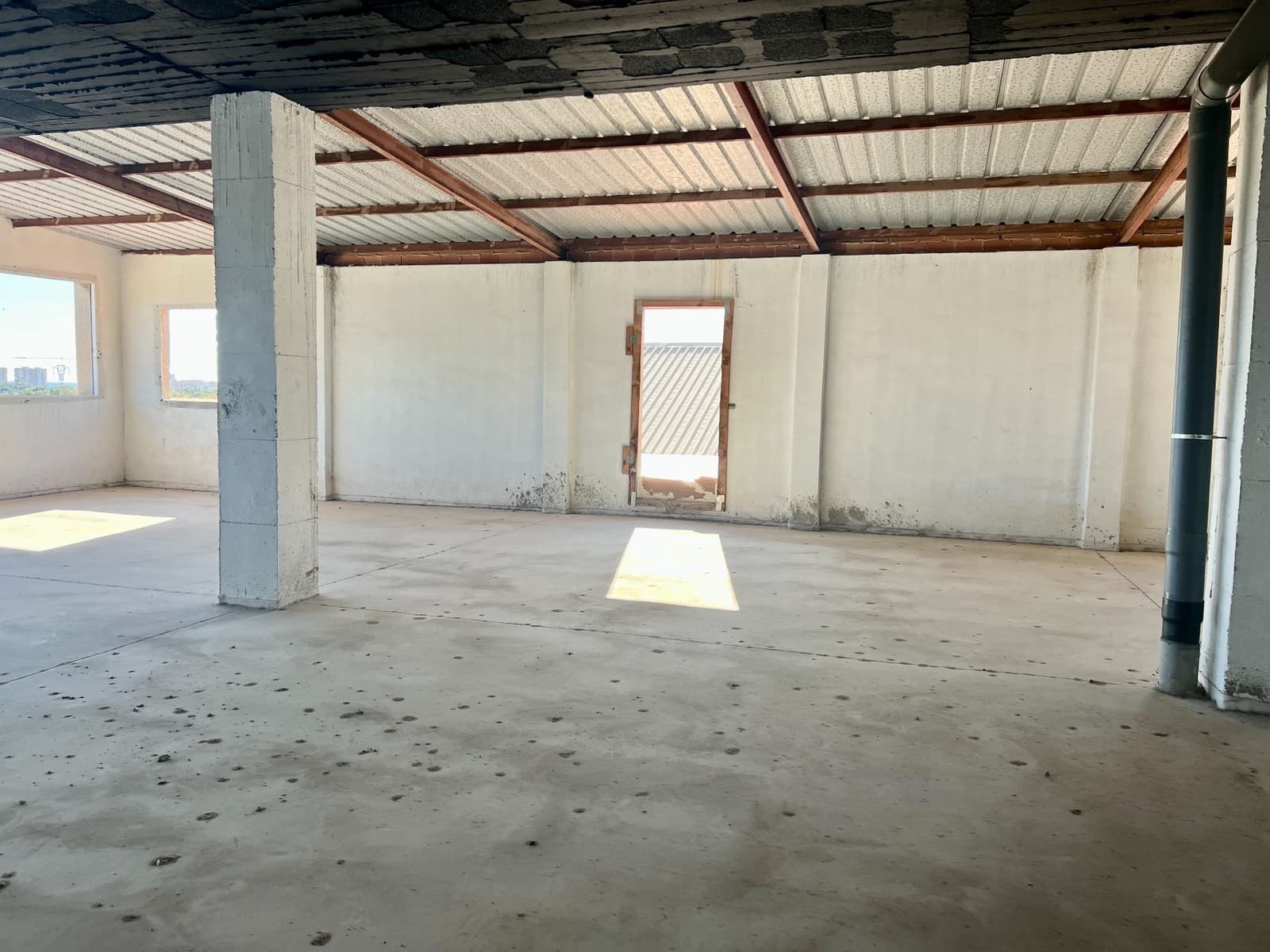 Komercyjne do wynajęcia w Miasto Alicante / Alacant z garażem - 4 600 € (Ref: 8817135)