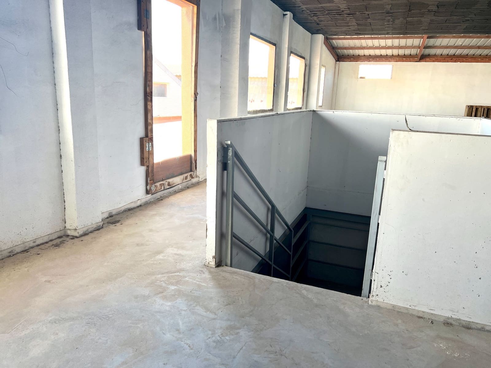 Komercyjne do wynajęcia w Miasto Alicante / Alacant z garażem - 4 600 € (Ref: 8817135)