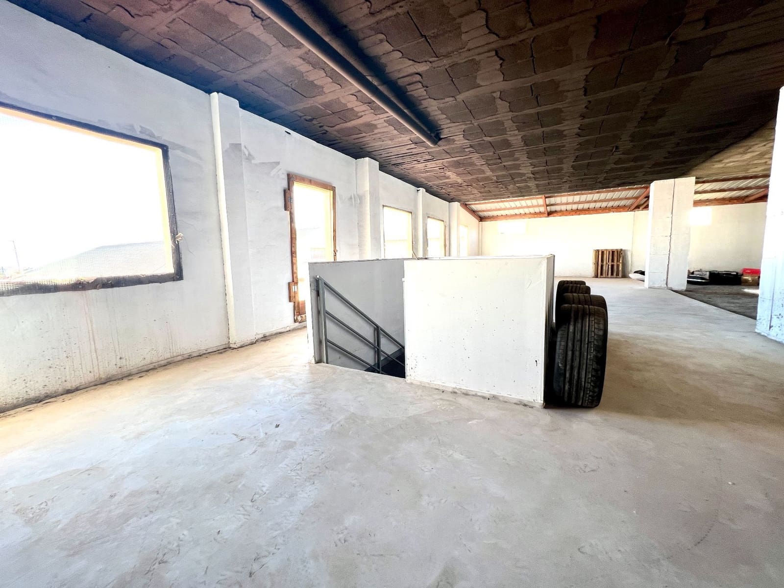 Komercyjne do wynajęcia w Miasto Alicante / Alacant z garażem - 4 600 € (Ref: 8817135)