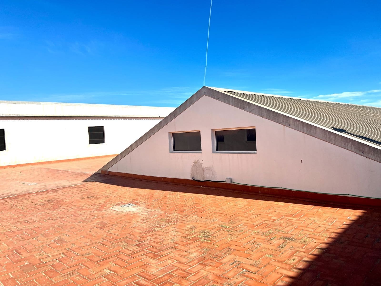 Komercyjne do wynajęcia w Miasto Alicante / Alacant z garażem - 4 600 € (Ref: 8817135)