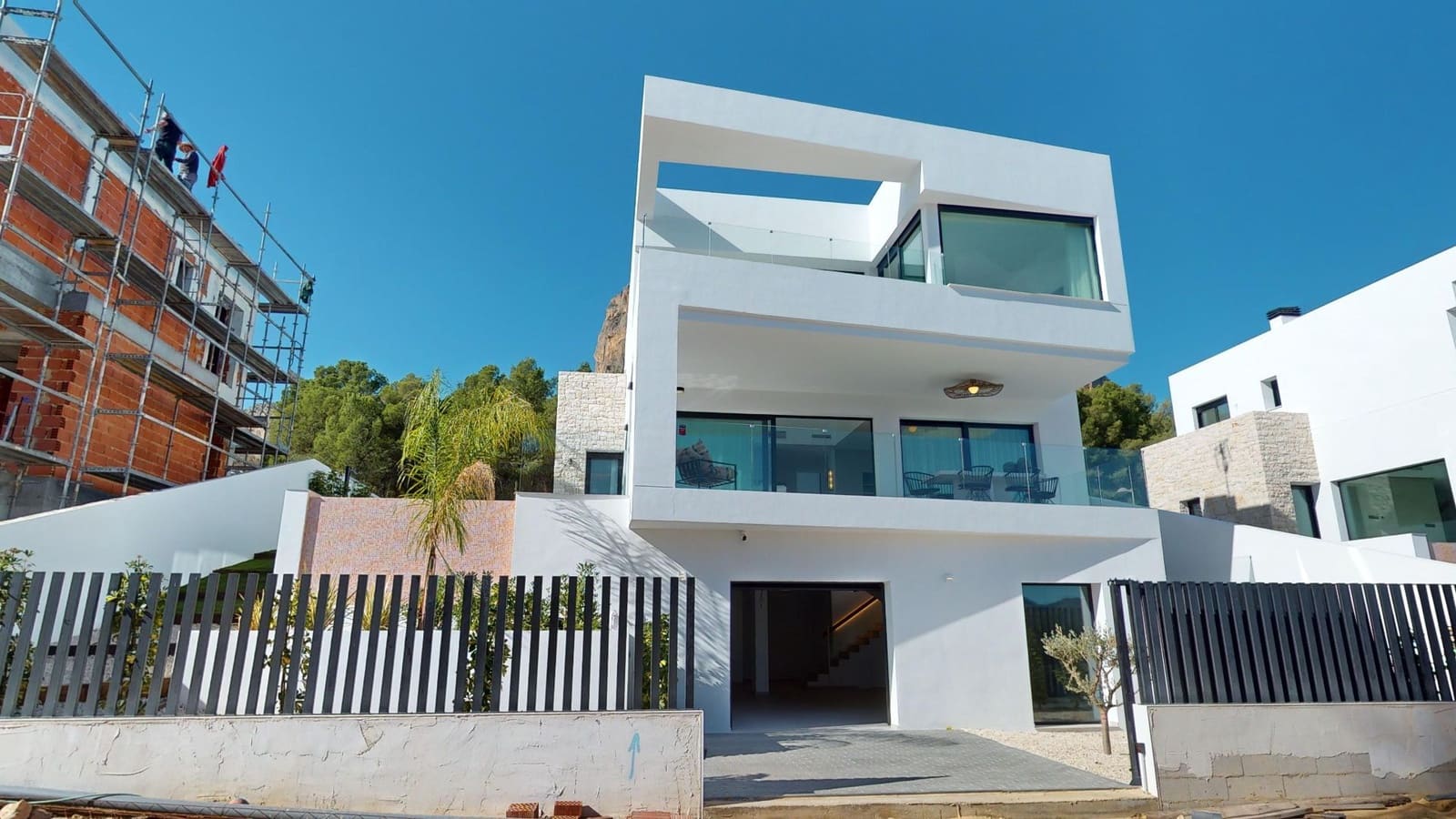 3 bedroom Villa for sale in Polop with pool garage - € 740,000 (Ref: 8817136)