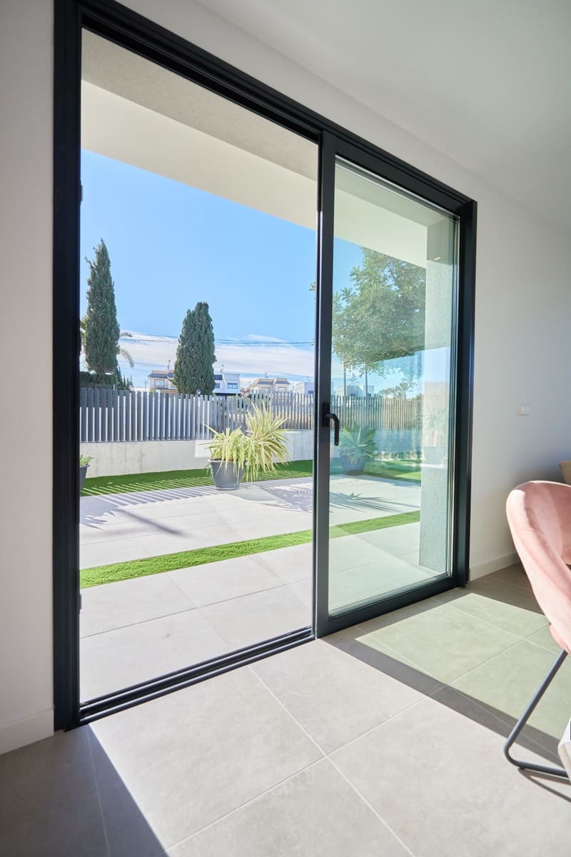 3 sypialnia Willa na sprzedaż w San Juan de Alicante / Sant Joan d'Alacant z basenem garażem - 569 000 € (Ref: 8817137)