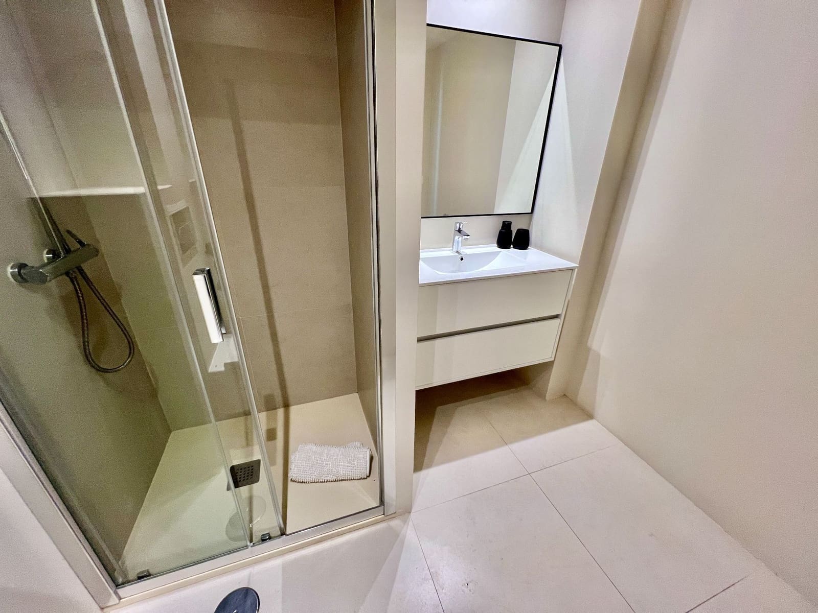 2 bedroom Flat for rent in Alicante / Alacant city - € 1,375 (Ref: 8970214)