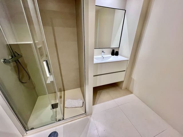 2 sovrum Lägenhet att hyra i Raval Roig - Virgen del Socorro, Alicante stad - 1 375 € (Ref: 8970214)