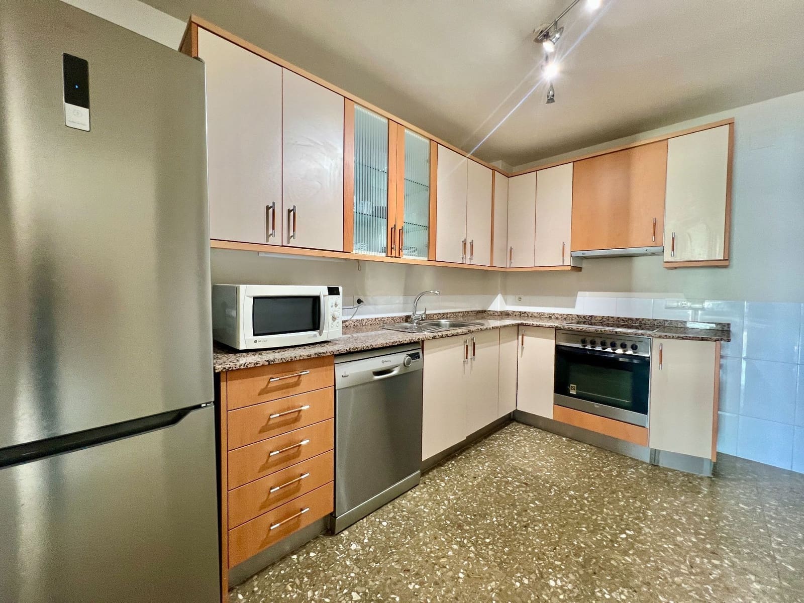 2 bedroom Flat for rent in Alicante / Alacant city - € 1,375 (Ref: 8970214)