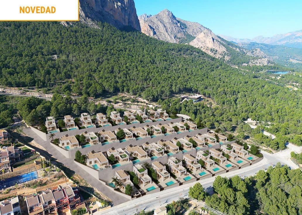 3 bedroom Villa for sale in Polop with pool garage - € 598,000 (Ref: 9096388)