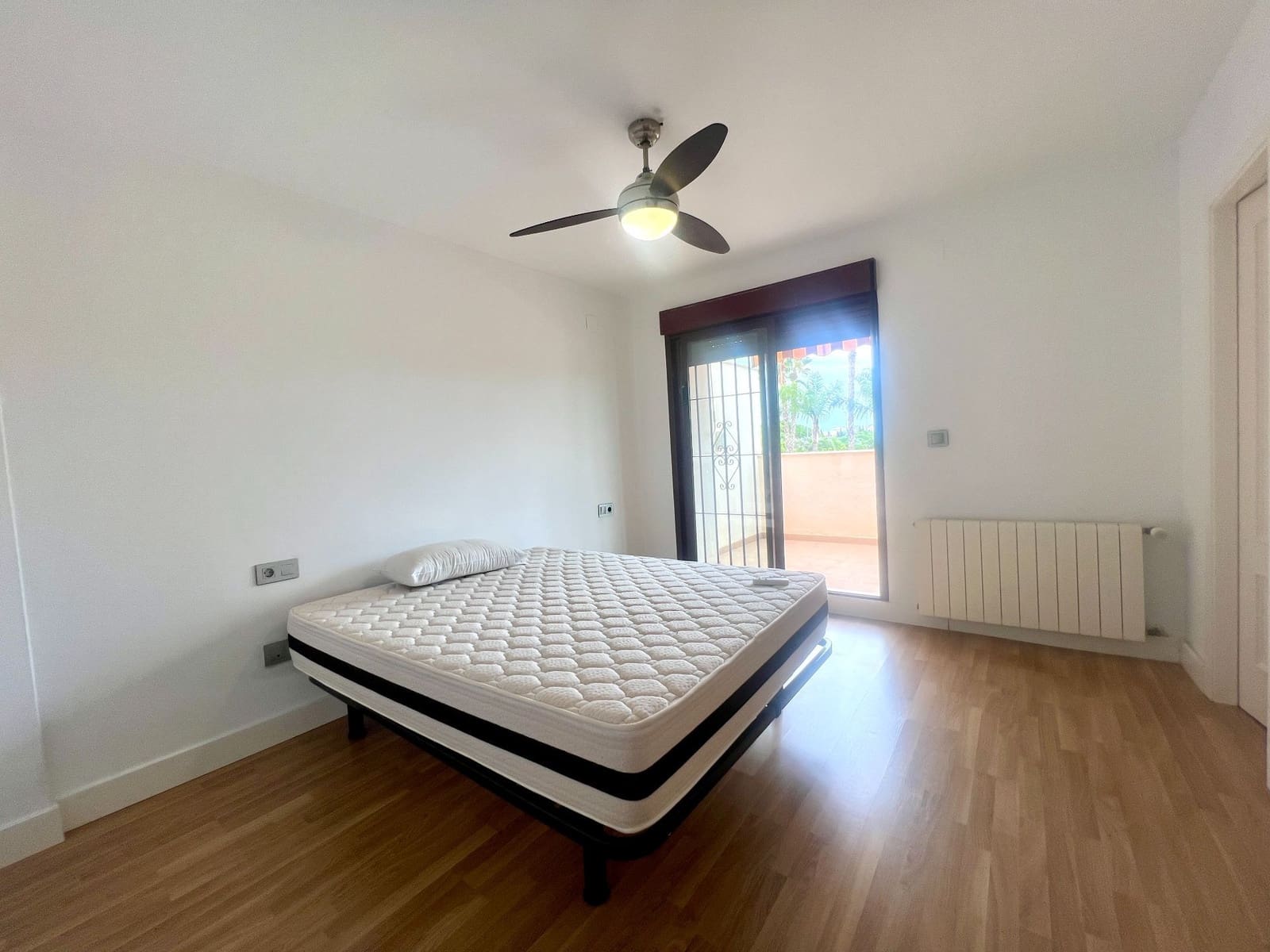 4 soverom Bungalow til salgs i Alicante by med svømmebasseng garasje - € 615 000 (Ref: 9296680)