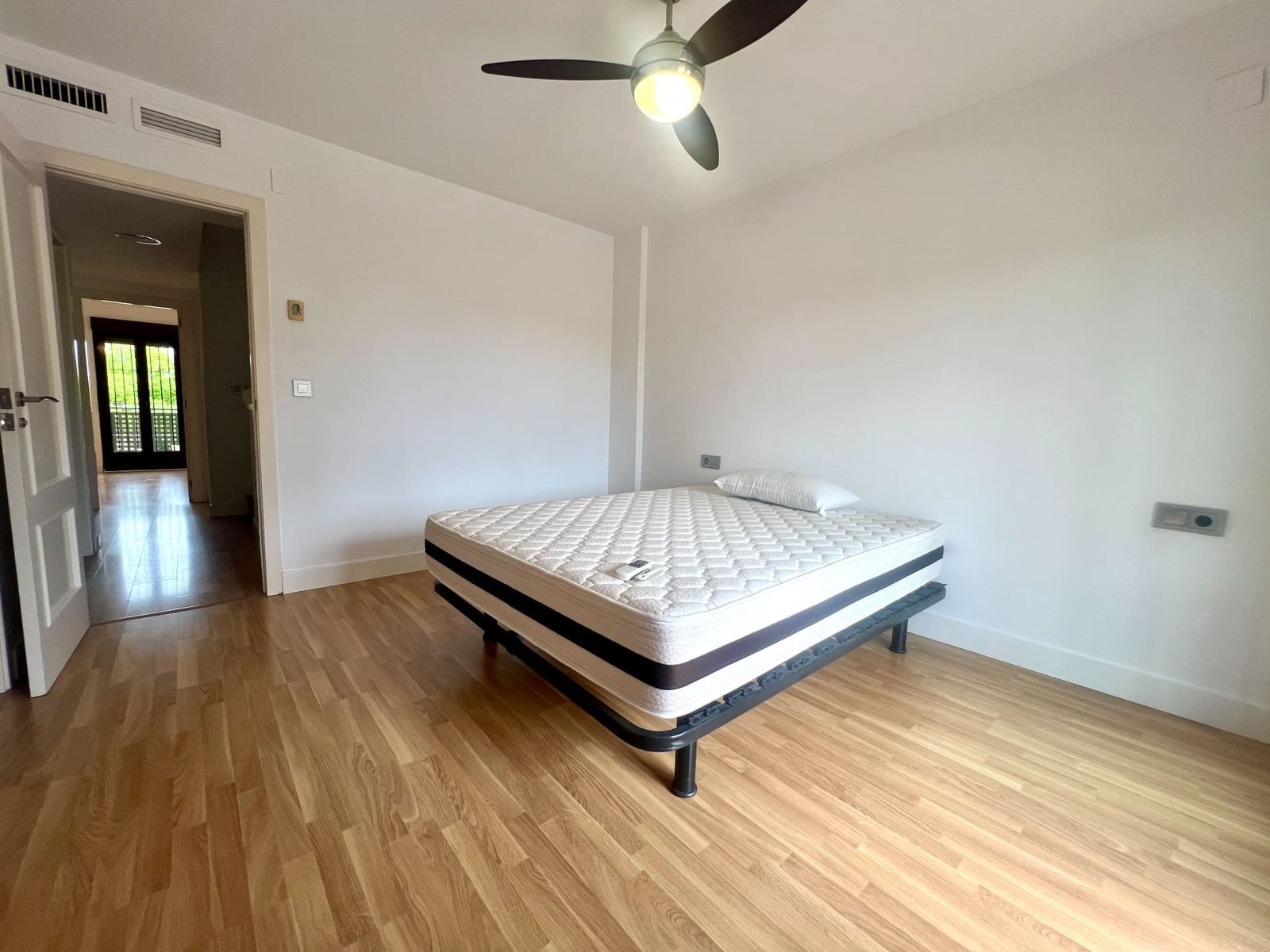 4 soverom Bungalow til salgs i Alicante by med svømmebasseng garasje - € 615 000 (Ref: 9296680)