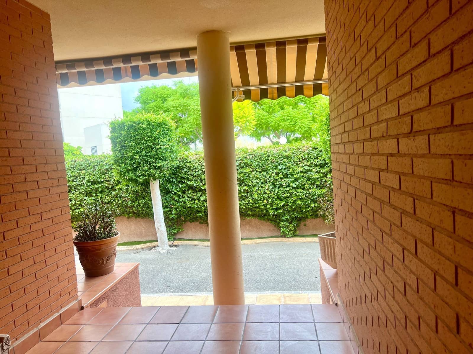 4 soverom Bungalow til salgs i Alicante by med svømmebasseng garasje - € 615 000 (Ref: 9296680)