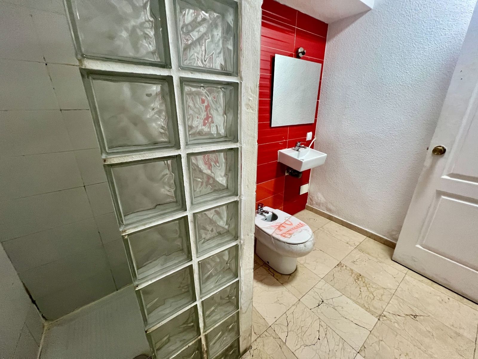 8 bedroom Flat for sale in Alicante / Alacant city - € 553,000 (Ref: 9461804)