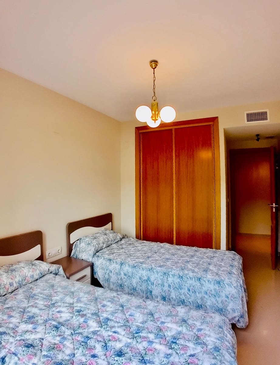 2 soveværelse Lejlighed til salg i Alicante by med swimmingpool garage - € 372.000 (Ref: 9537239)