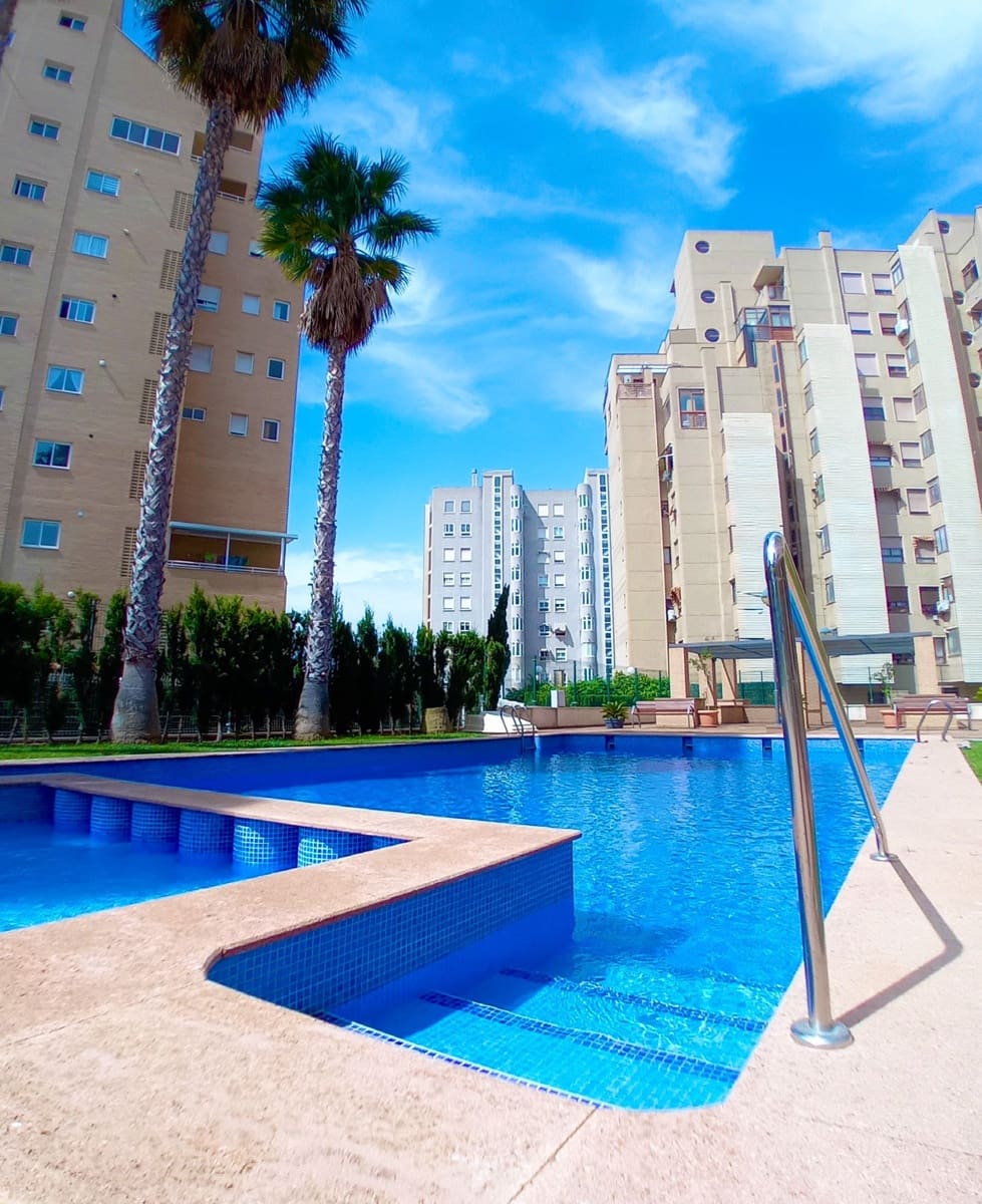 2 soveværelse Lejlighed til salg i Alicante by med swimmingpool garage - € 372.000 (Ref: 9537239)