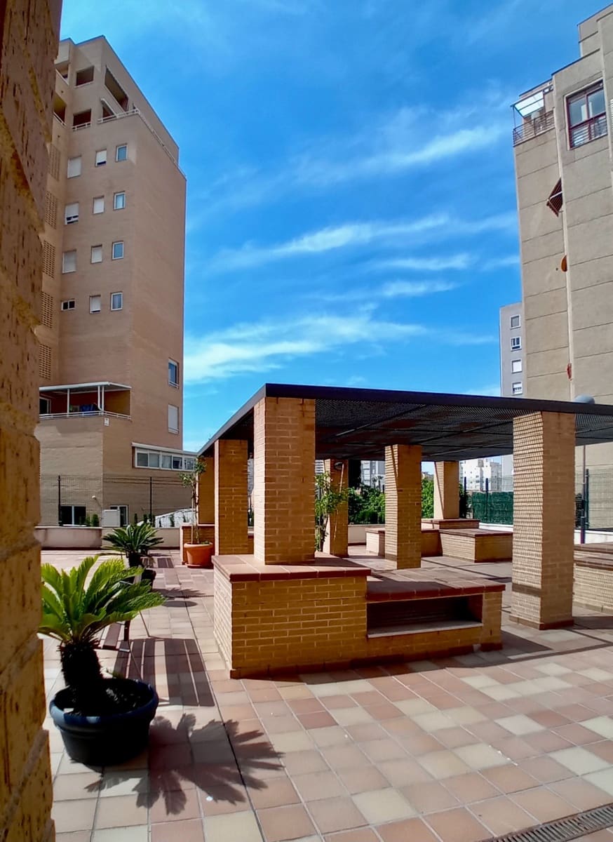 2 soveværelse Lejlighed til salg i Alicante by med swimmingpool garage - € 372.000 (Ref: 9537239)