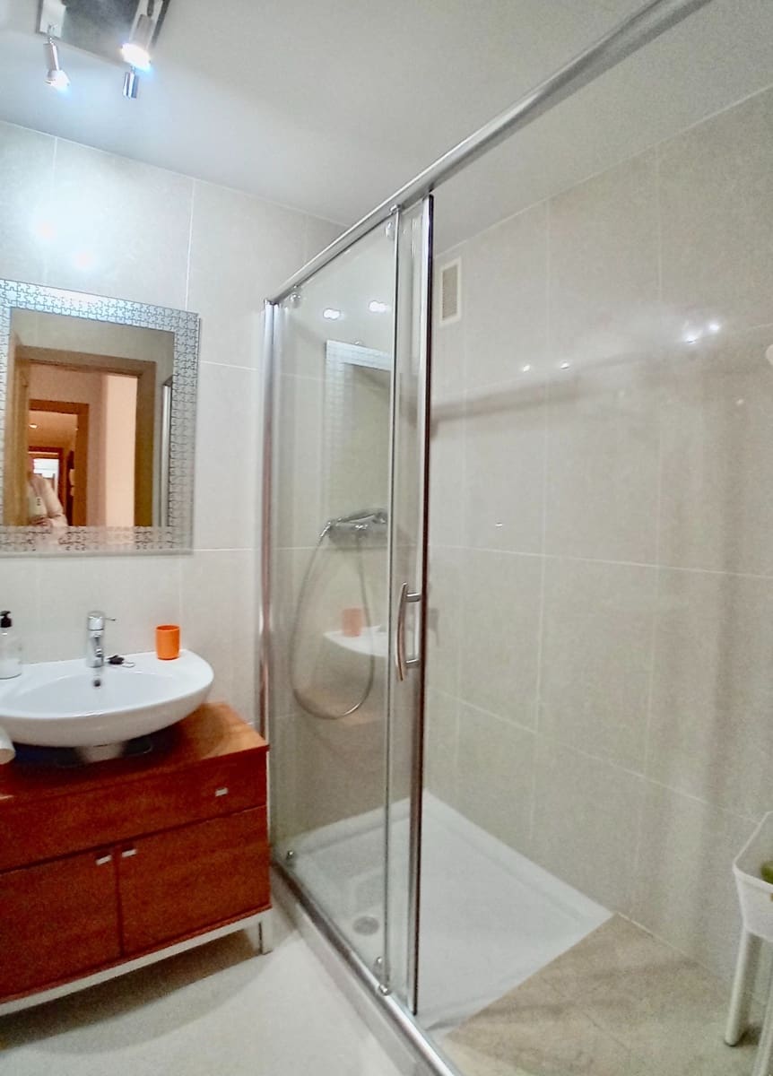 2 soveværelse Lejlighed til salg i Alicante by med swimmingpool garage - € 372.000 (Ref: 9537239)