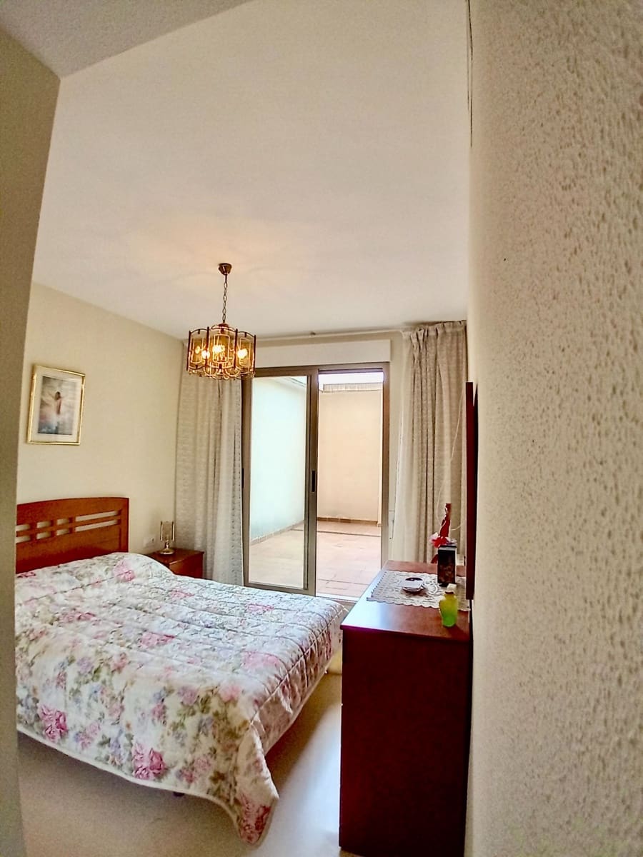 2 soveværelse Lejlighed til salg i Alicante by med swimmingpool garage - € 372.000 (Ref: 9537239)