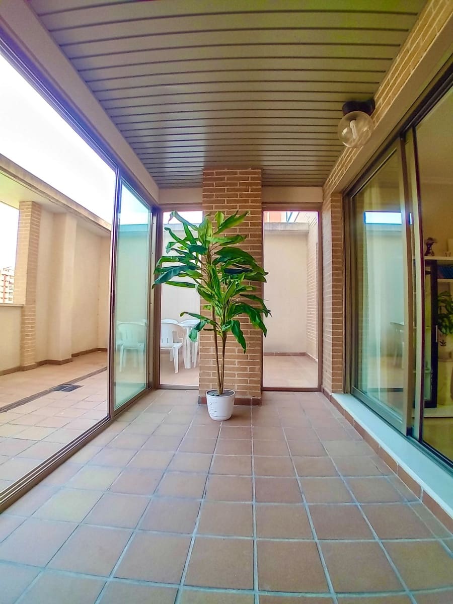 2 soveværelse Lejlighed til salg i Alicante by med swimmingpool garage - € 372.000 (Ref: 9537239)