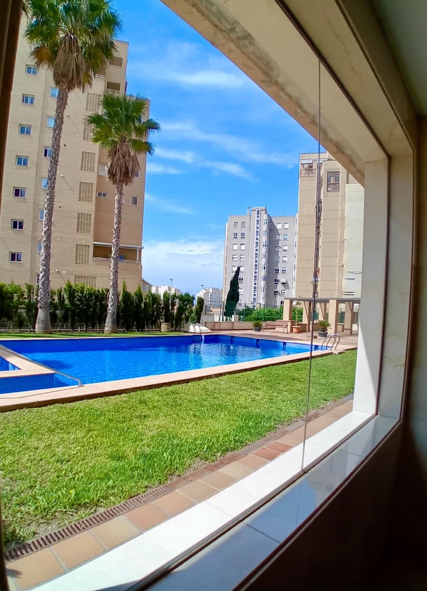 2 soveværelse Lejlighed til salg i Alicante by med swimmingpool garage - € 372.000 (Ref: 9537239)