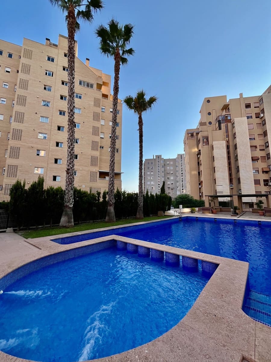 2 soveværelse Lejlighed til salg i Alicante by med swimmingpool garage - € 372.000 (Ref: 9537239)