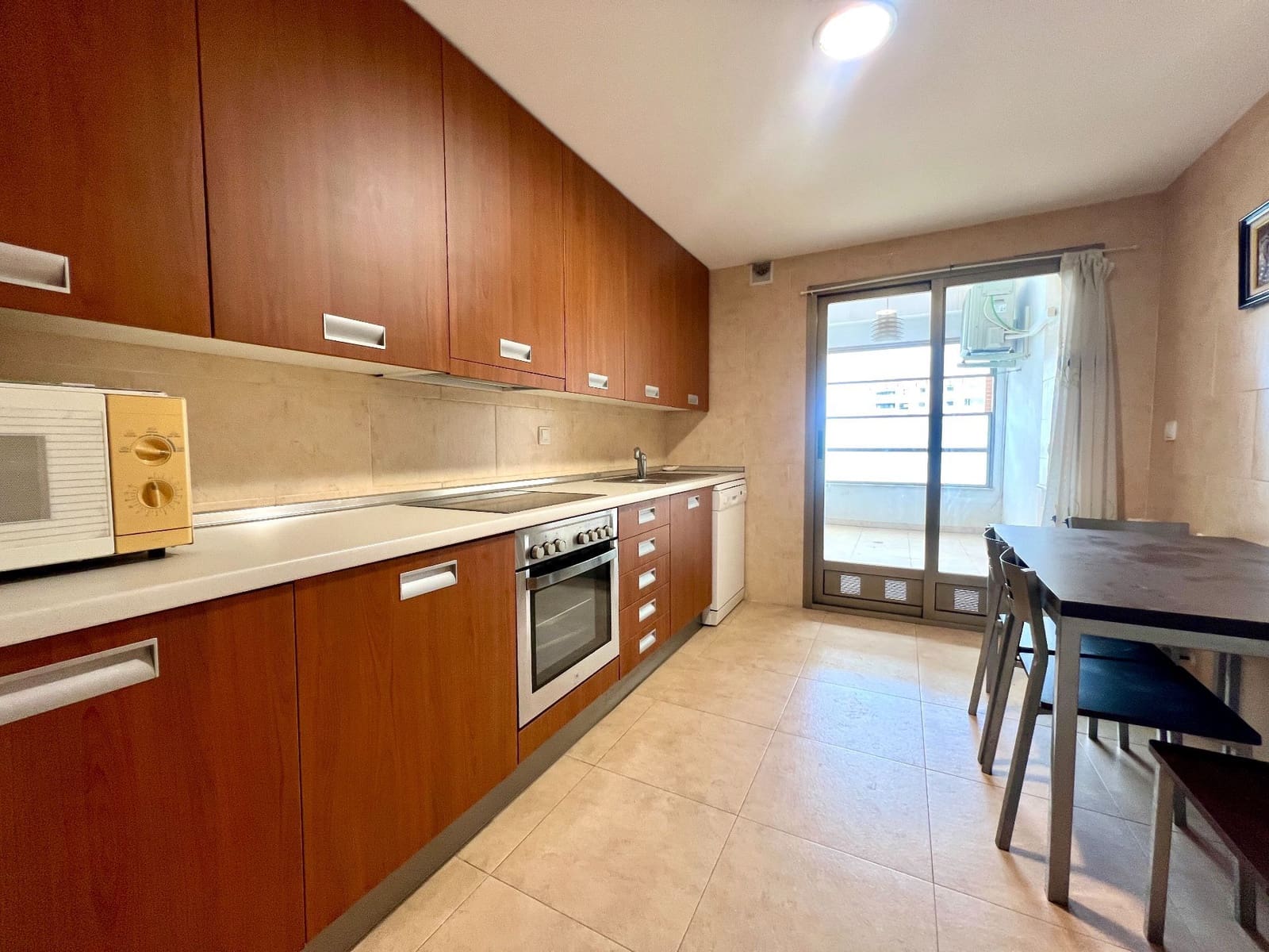 2 bedroom Flat for sale in Alicante / Alacant city with pool garage - € 372,000 (Ref: 9537239)