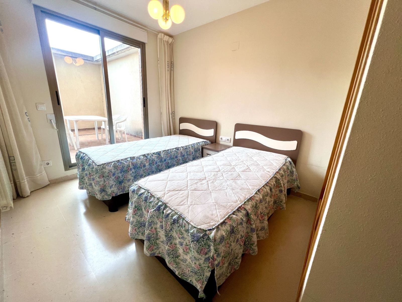 2 bedroom Flat for sale in Alicante / Alacant city with pool garage - € 372,000 (Ref: 9537239)