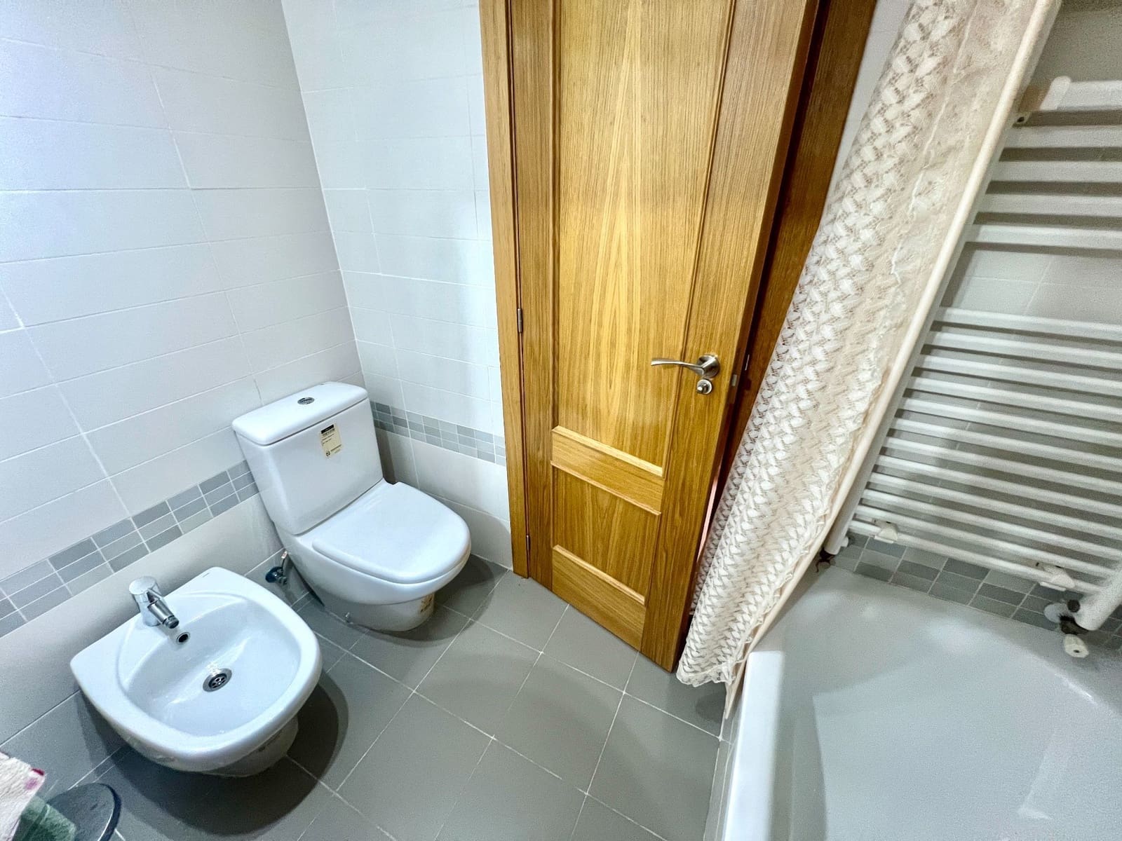 2 bedroom Flat for sale in Alicante / Alacant city with pool garage - € 372,000 (Ref: 9537239)