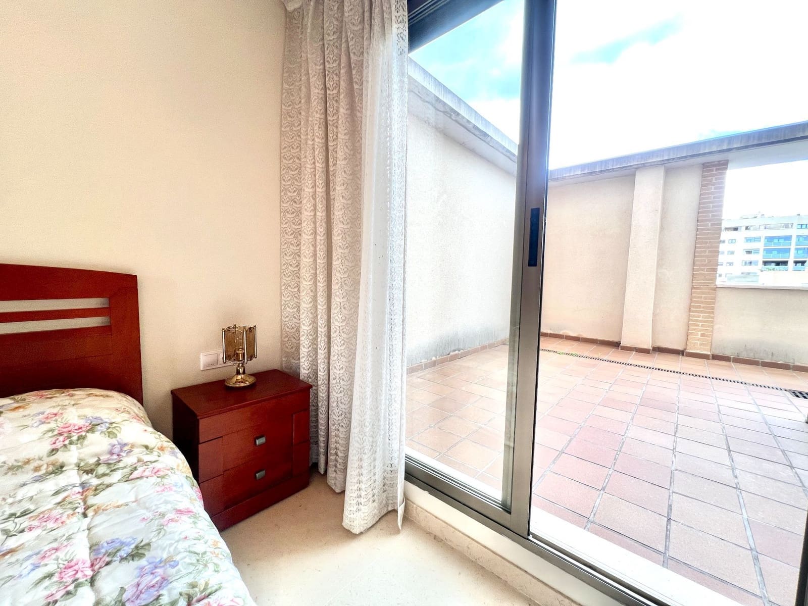 2 bedroom Flat for sale in Alicante / Alacant city with pool garage - € 372,000 (Ref: 9537239)